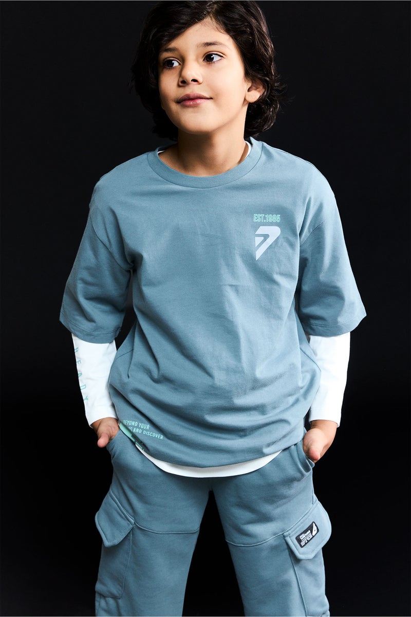 ديفاكتو تيشيرت اولادي اوفر سايز كم طويل مطبوع - Image 3